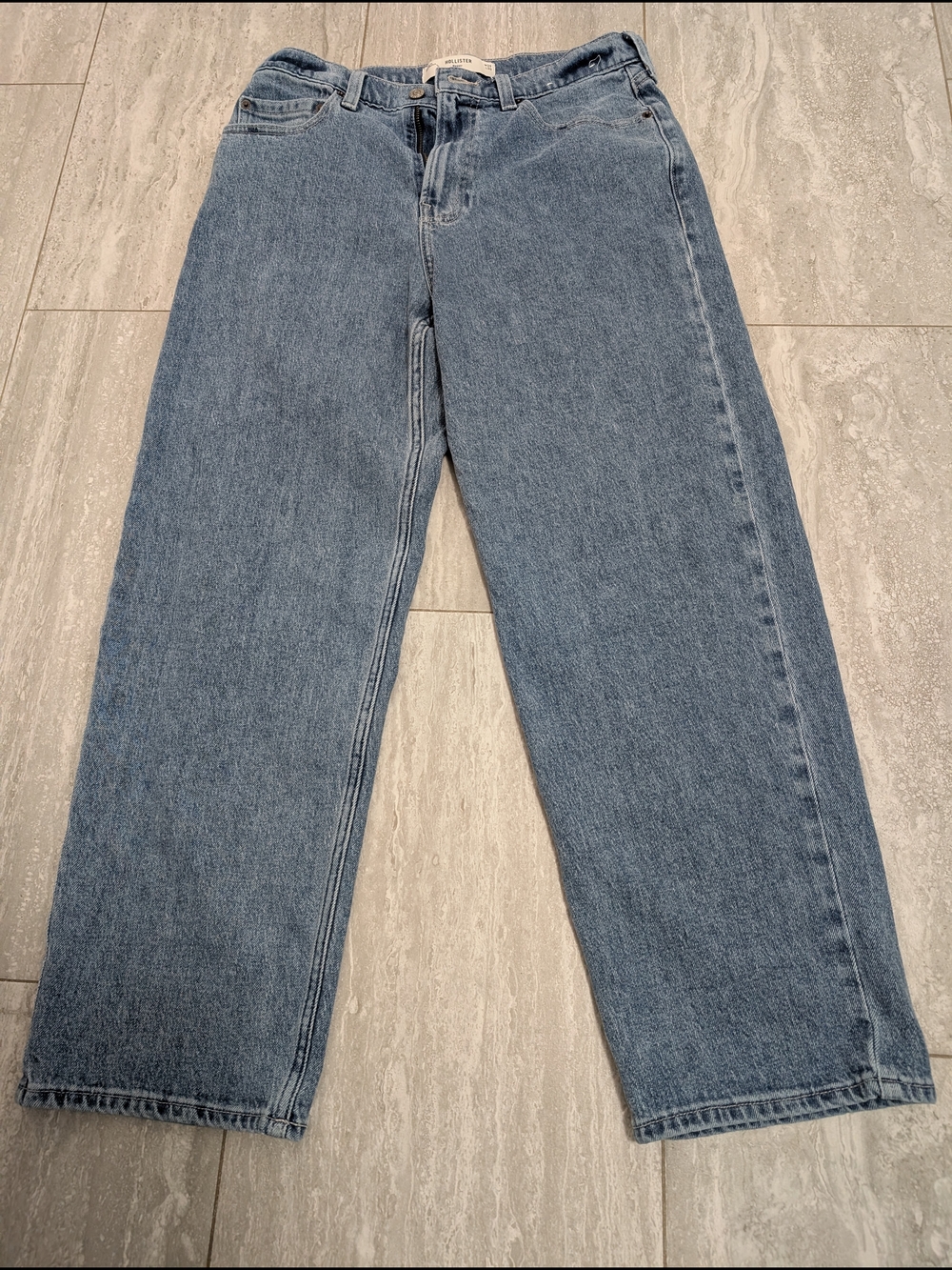 Hollister Men's Straight Jeans in Medium Blue Denim